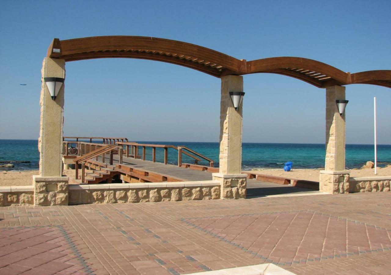 Balfour Sea View Center *
